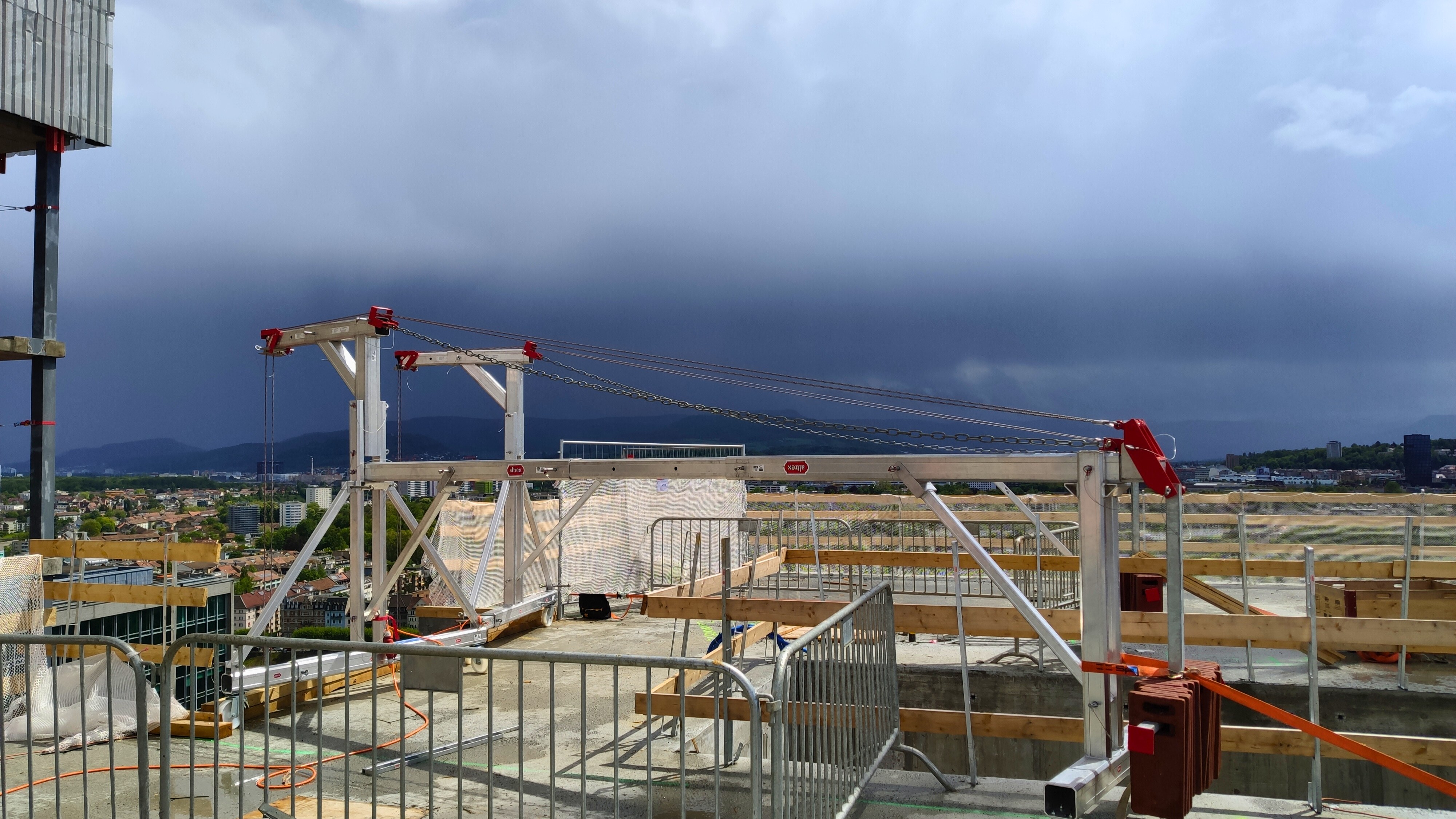 Aluminiumausleger auf einer Baustelle 